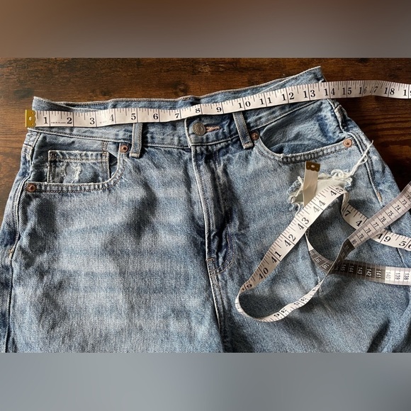 American Eagle relaxed high rise mom jean distressed cotton size 4 - Picture 8 of 11